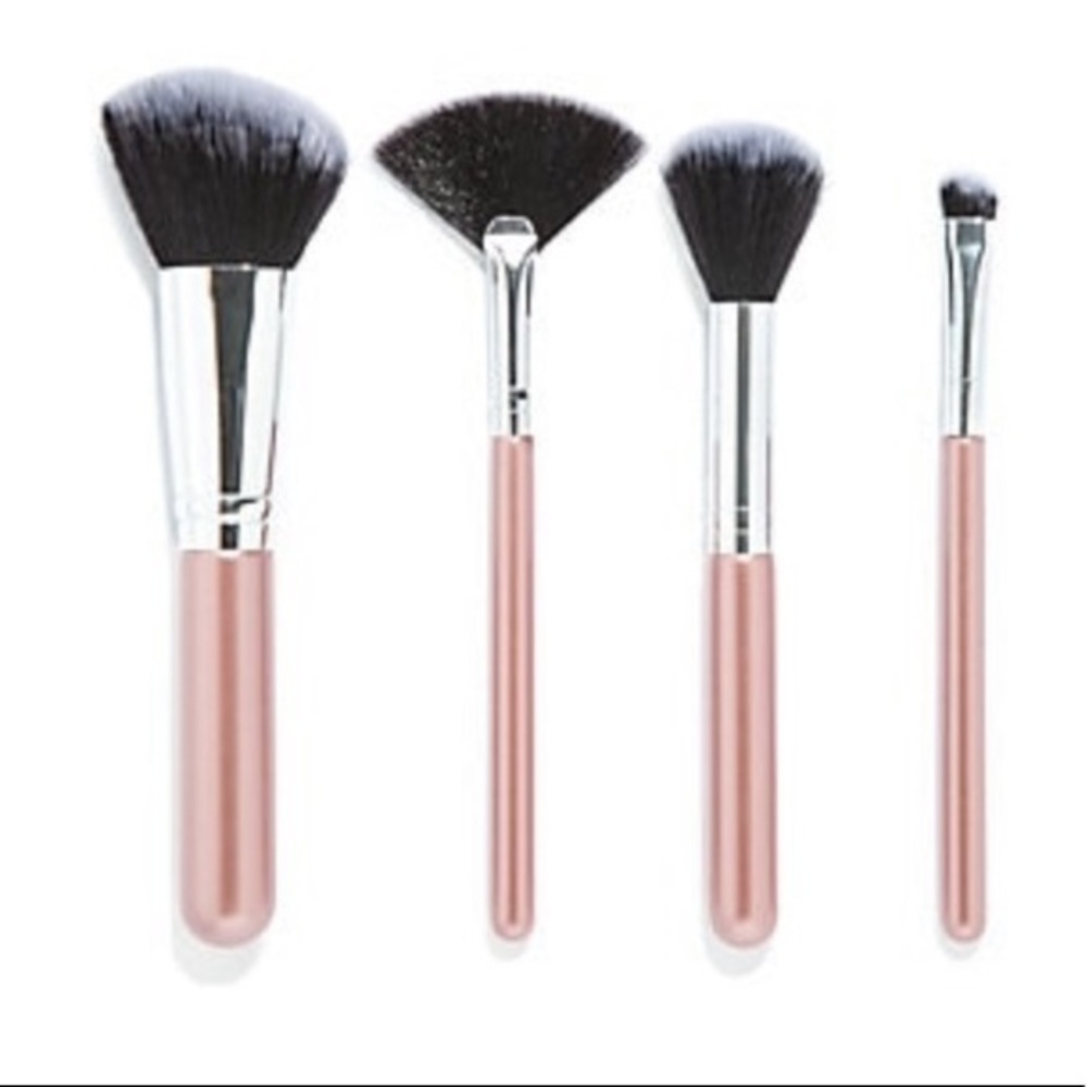 Belk Beauty Brush It Off 4 Piece Set NWT